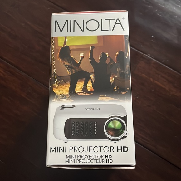 BRAND NEW Minolta Mini Projector HD - Picture 3 of 6